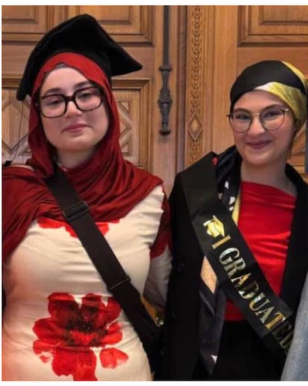 طالبات بفرنسا