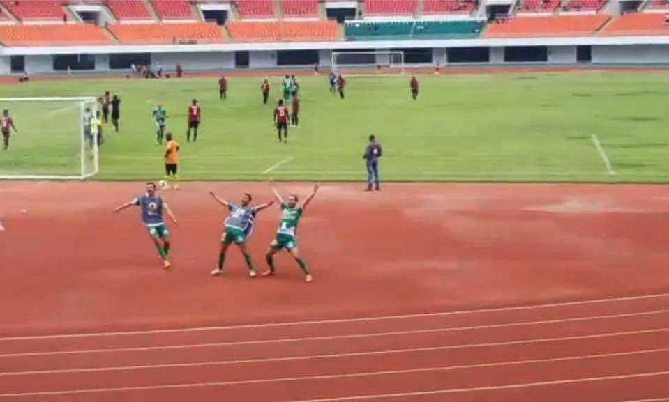 2EC12BDE-FACA-4A6C-B978-6C9A541AE84C