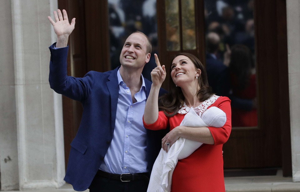 960x614_prince-william-duchesse-cambridge-posent-troisieme-enfant-devant-st-mary-hospital-londres-ler-23-avril-2018