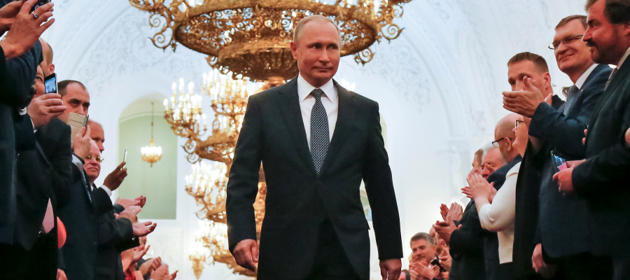 2018-05-07T122416Z_1053080536_RC144E0DA410_RTRMADP_3_RUSSIA-PUTIN-INAUGURATION-900x400