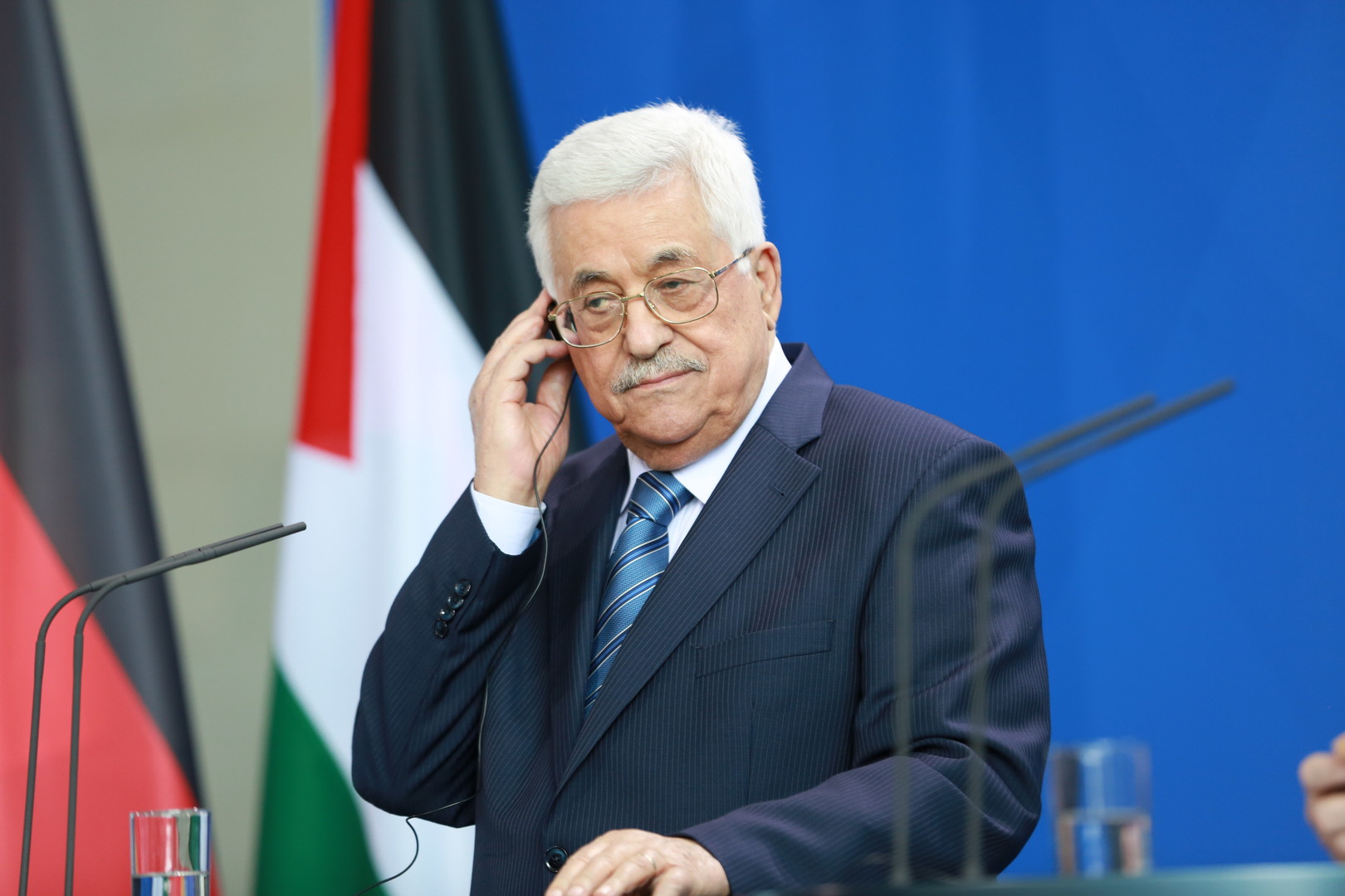 58415c0cc36188771a8b4711