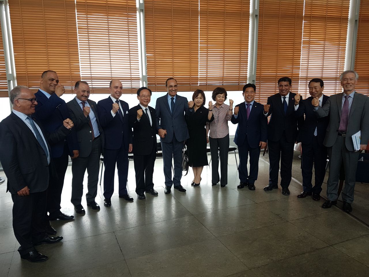 6953fb14-4b5f-435e-b4e3-1b01216ebdfb