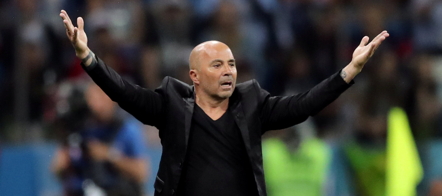 2018-06-21T184732Z_84441600_RC1CD71C2FE0_RTRMADP_3_SOCCER-WORLDCUP-ARG-CRO-1-900x400