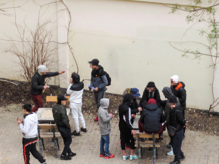 square-Alain-Bashung-Paris-enfants-droguent-regulierement-colle-utilisant-plastiques_0_729_547