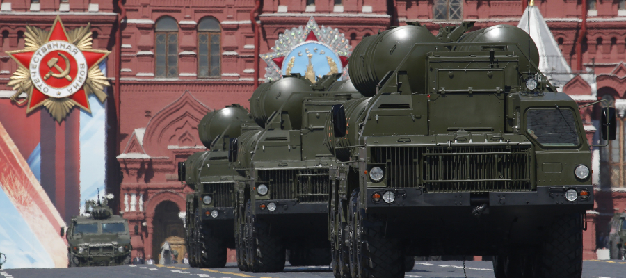 2016-05-09T120000Z_364279715_LR1EC590NIQ34_RTRMADP_3_WW2-ANNIVERSARY-RUSSIA-900x400