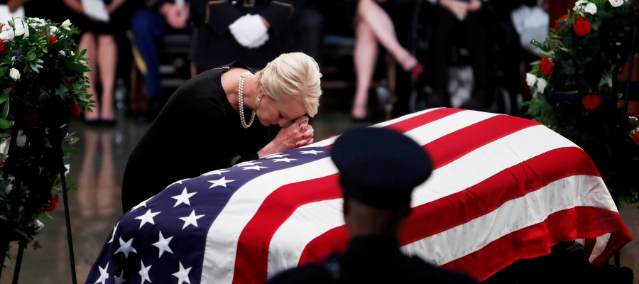 2018-08-31T175457Z_2088400283_RC187386C610_RTRMADP_3_USA-MCCAIN-900x400