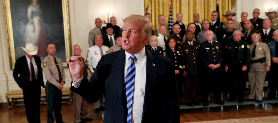 2018-09-05T214931Z_543083919_RC156099A7F0_RTRMADP_3_USA-TRUMP-900x400