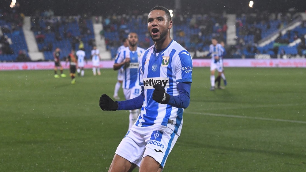 19A228C4-9B81-4A4F-B756-16910091D4FF