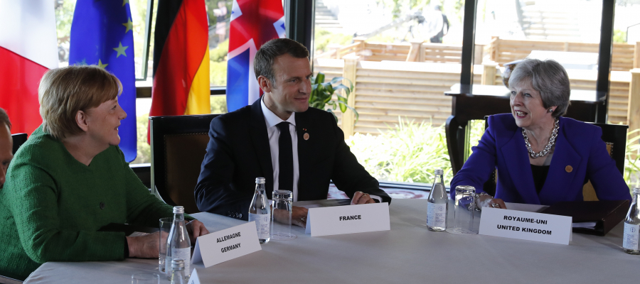 2018-06-08T151315Z_34505106_HP1EE6816A3VC_RTRMADP_3_G7-SUMMIT-1-900x400