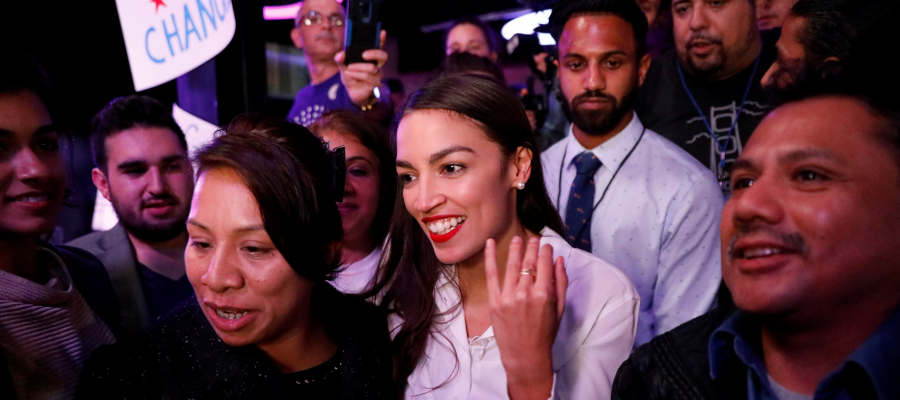 2018-11-07T042548Z_576737463_RC1568FA9190_RTRMADP_3_USA-ELECTION-NEW-YORK-900x400