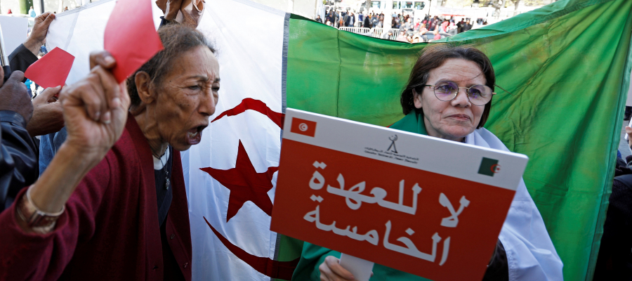 2019-03-09T163335Z_148365633_RC1C467DCF30_RTRMADP_3_ALGERIA-BOUTEFLIKA-TUNISIA-PROTEST-900x400