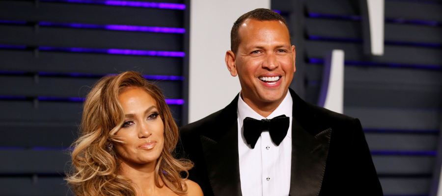 2019-03-10T025152Z_639905860_RC125F2193F0_RTRMADP_3_PEOPLE-JENNIFER-LOPEZ-900x400