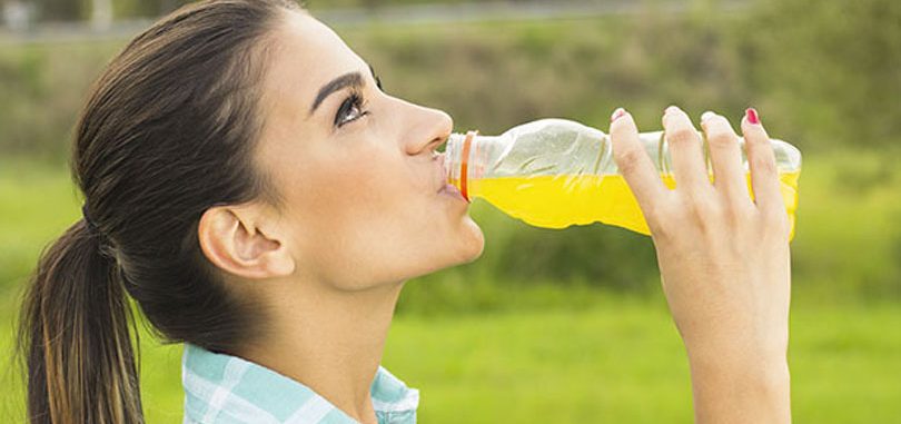 6-facons-de-boire-qui-vous-empechent-de-perdre-du-poids-810x381