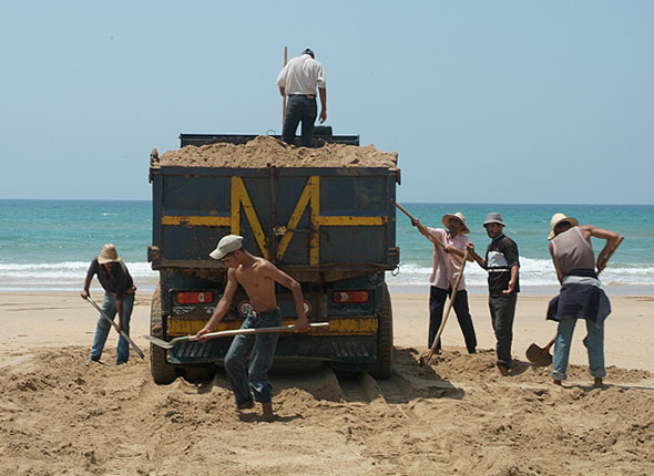 sand-miners-in-morocco