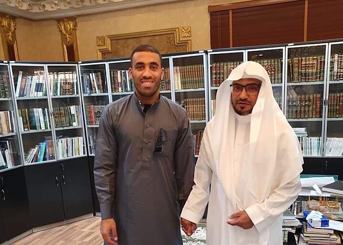 9DFEB040-9005-4C2A-9857-3433A4A01E5E