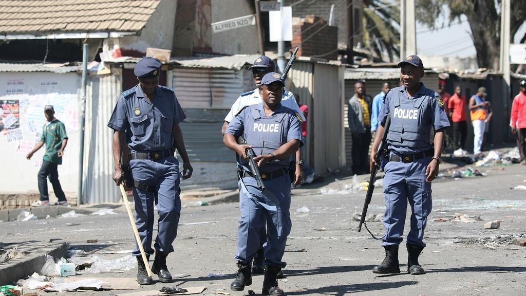 police_patrol_the_streets_after_overnight_unrest_and_looting_in_alexandra_township_johannesburg_south_africa_september_3_2019._reuters_ok