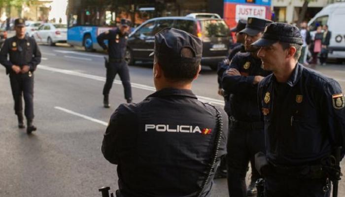 109-161400-spain-deals-attack-police-station-terrorist-act_700x400