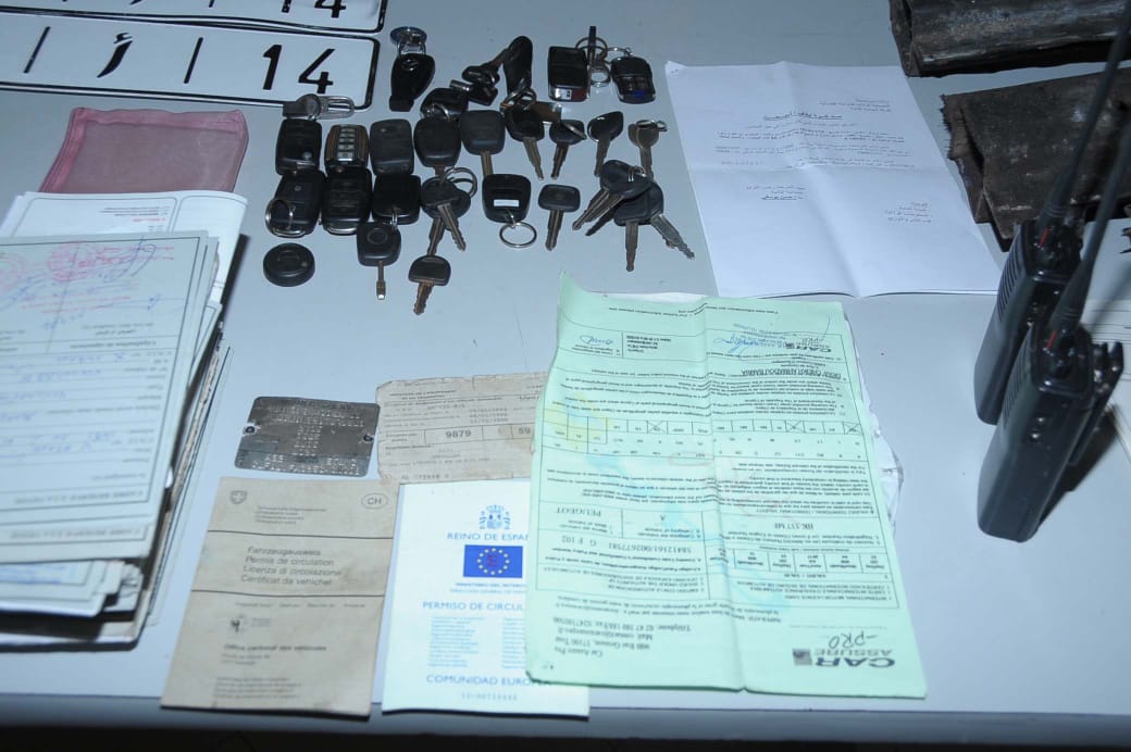 أفراد العصابة كانوا يوزعون الأدوار بينهم من السرقة إلى التزوير