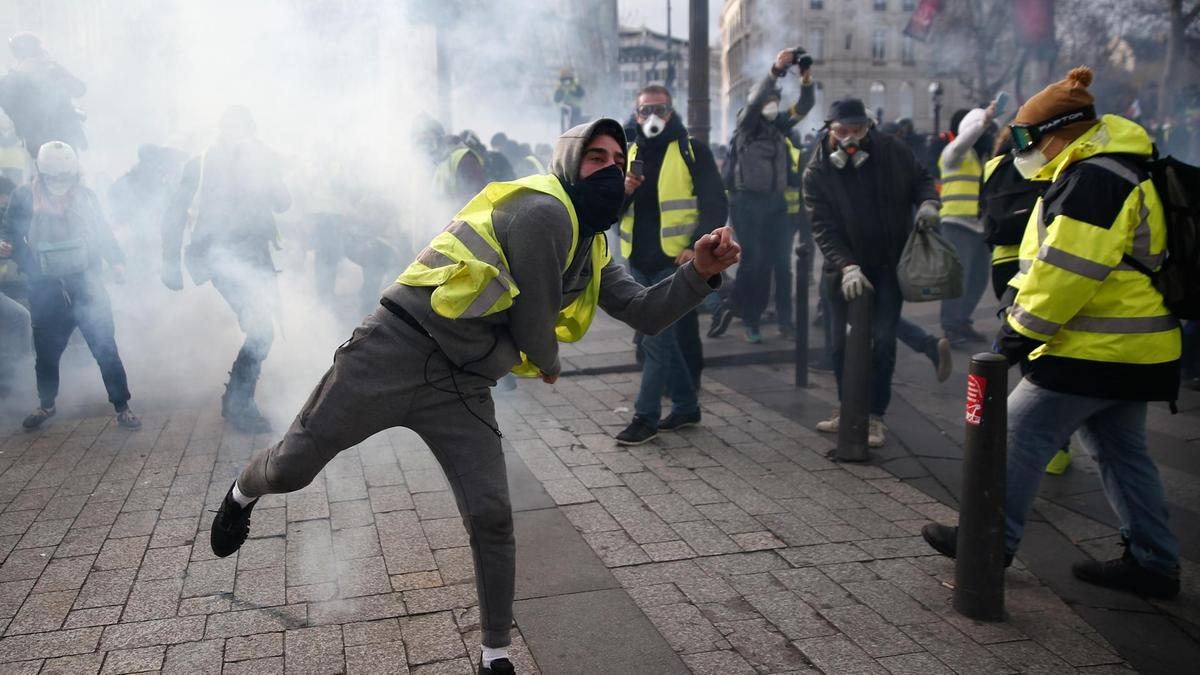 Yellow-vests-protester-France