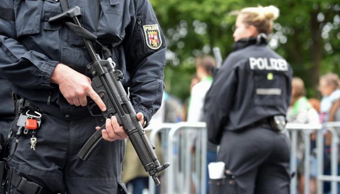 127-095843-person-shooting-turkish-play-berlin_700x400