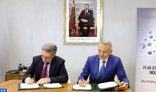 Convention-dinvestissement-TE-Connectivity-1-504x300