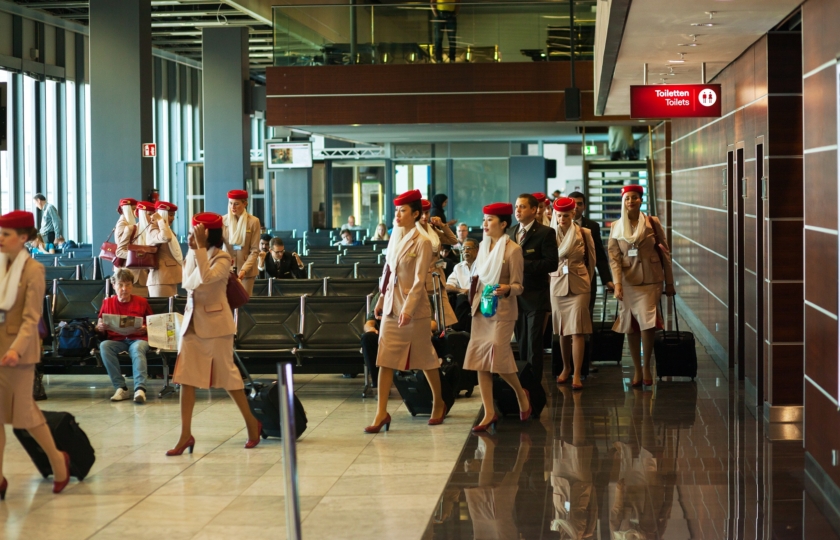 Cabin crew of Emirates is going to gate