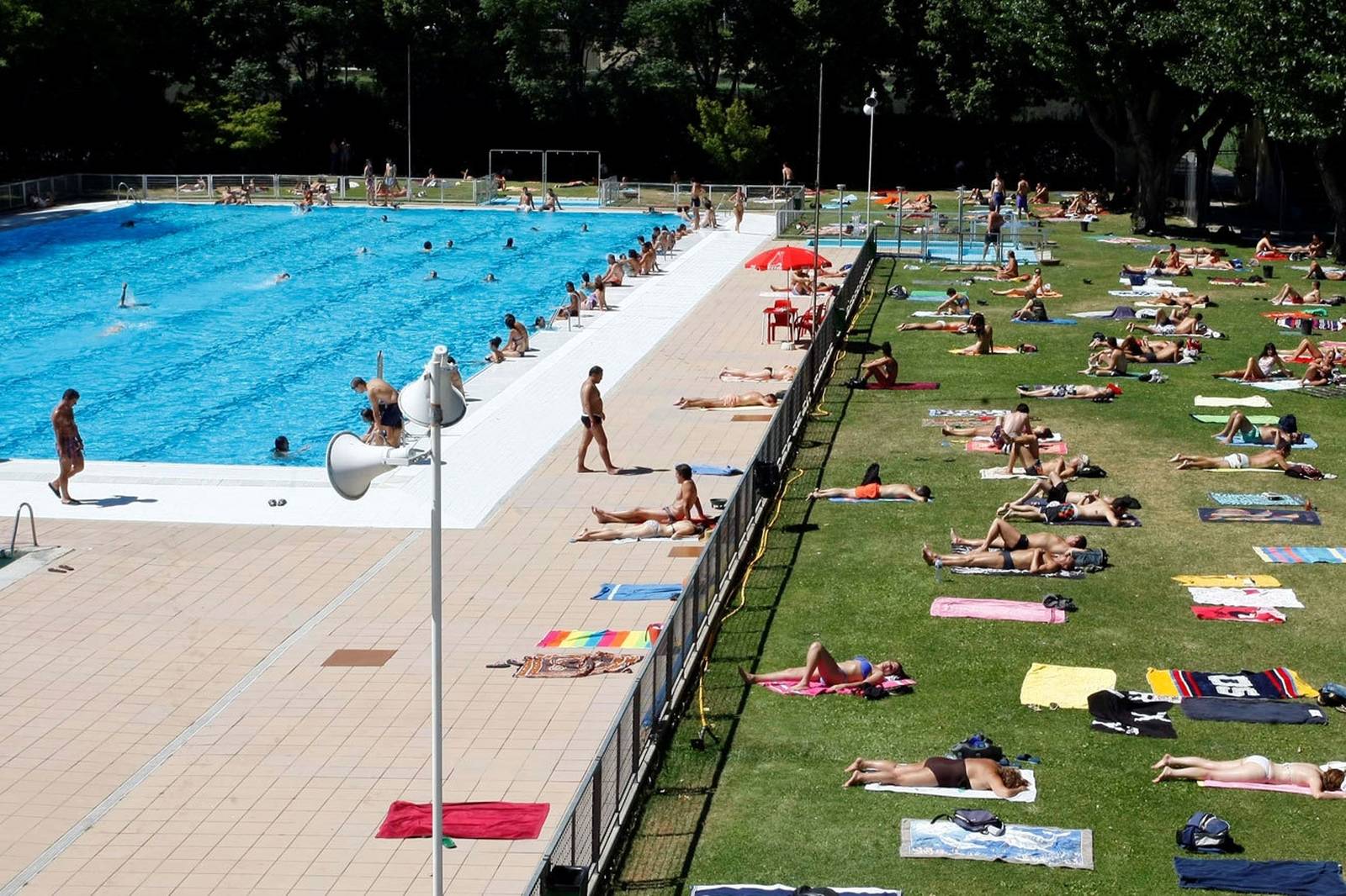 piscina-universidad-complutense-gay-swimming-pool-madrid-1520864357