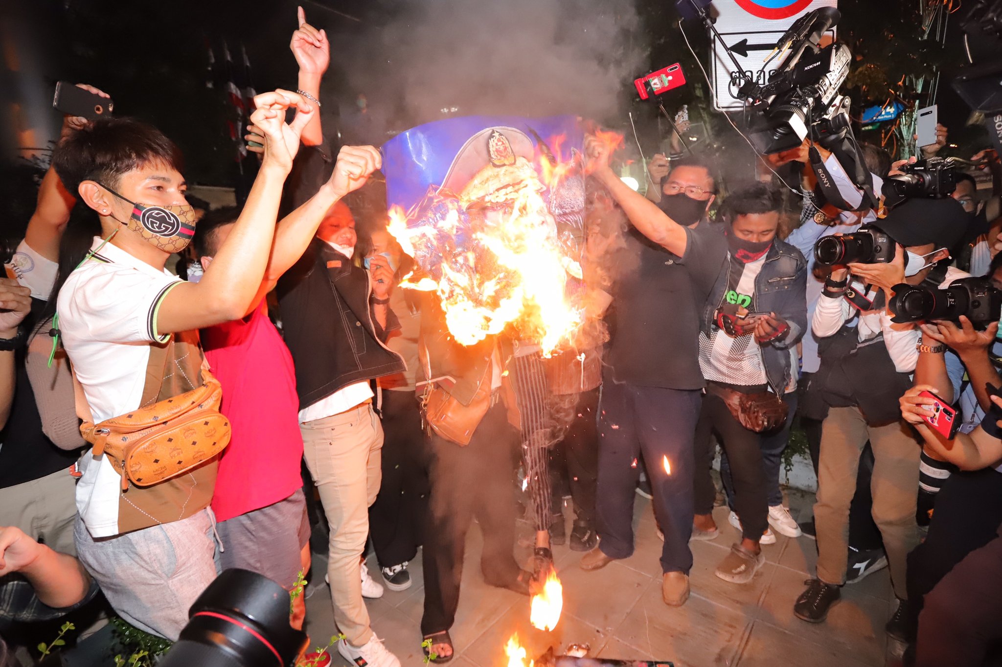 1A1C6CED-2F74-425D-8AE1-02D55E7457B1