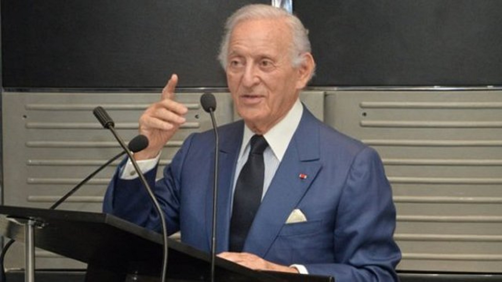 218ADEB0-7CBC-48D7-B64F-459AE883D153