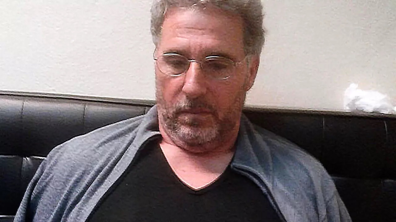 3199C8AE-ADD9-4BE9-8D6D-874FD7ADE7CB