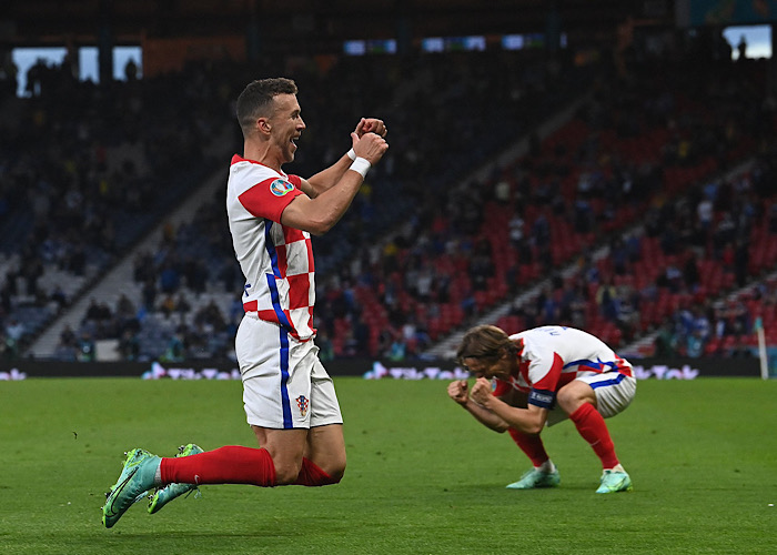 2F4DD92C-C667-439A-93B4-628E0FF6ACA2