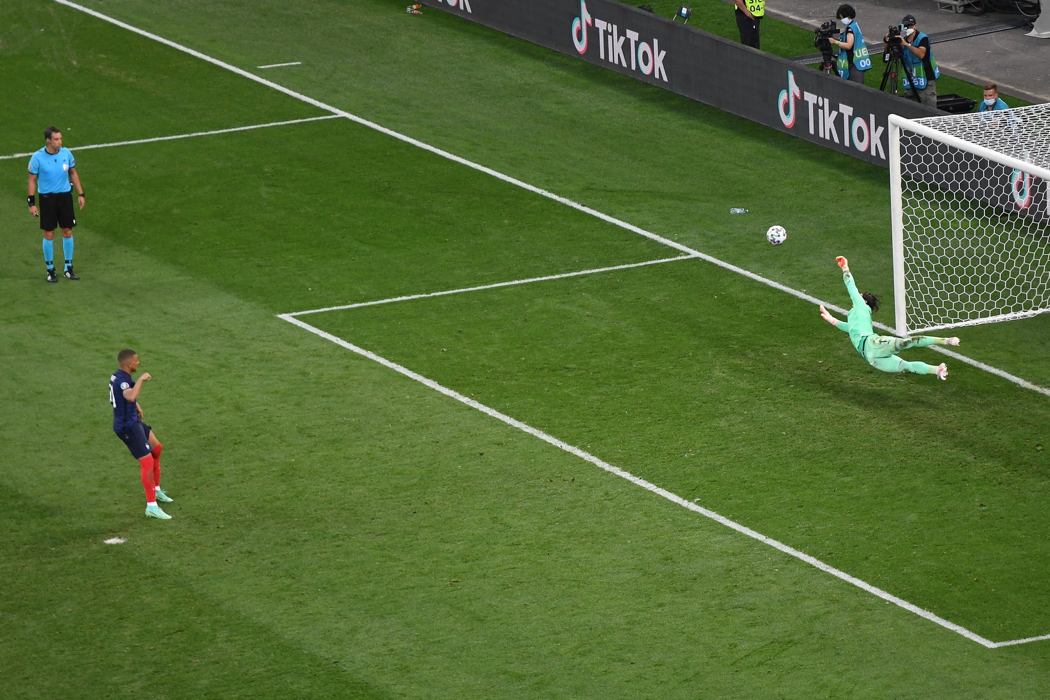 AD866BCB-5C4D-4C1B-8ABA-3FC1D79F2F20