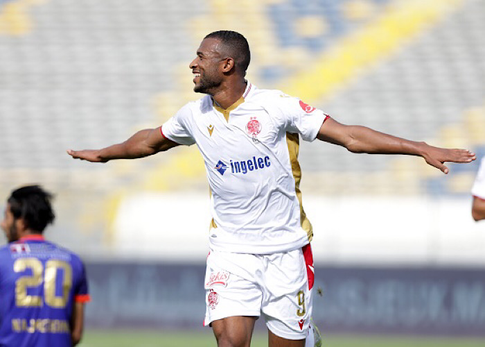 AEE42DA5-664B-4040-B8FE-87CCBAE82D71