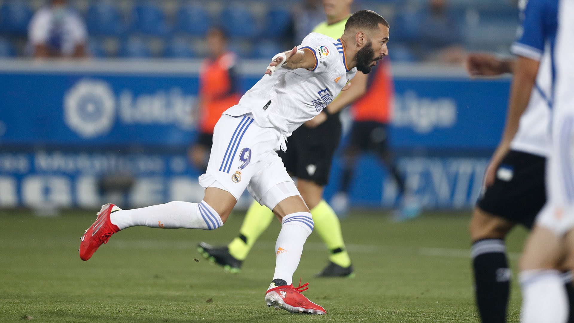 90A04659-9CC2-42EA-8277-4C930BD35D19