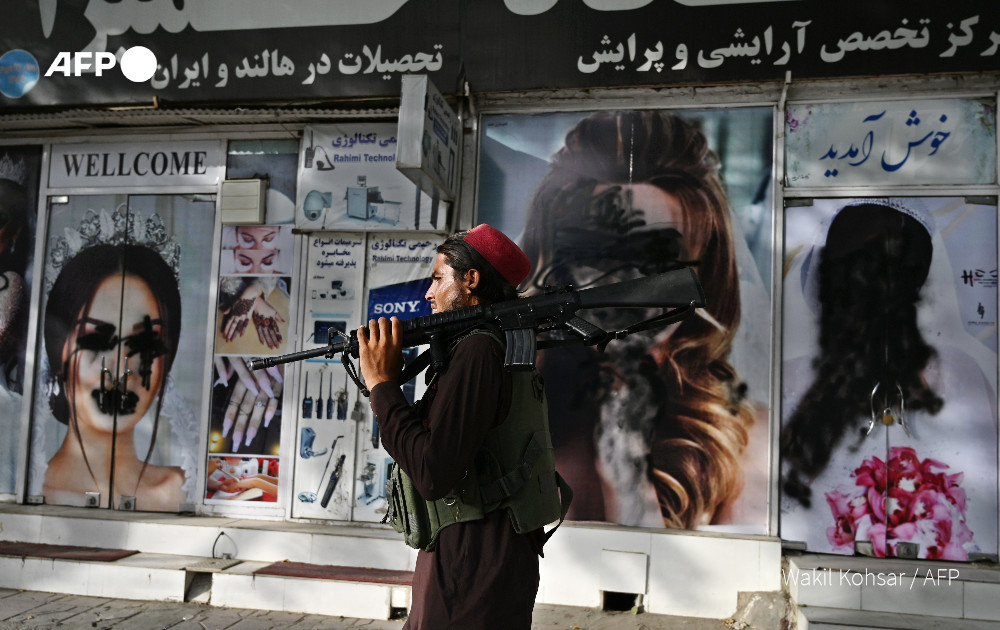 C7279EC0-E9B6-4C03-9EC7-DC92A4C1D1F4