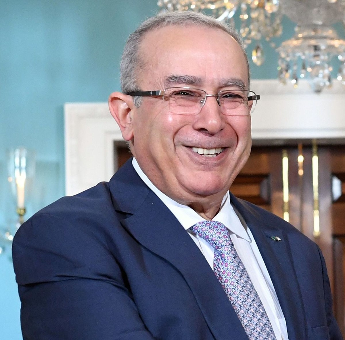 1200px-Secretary_Tillerson_Poses_for_a_Photo_With_Algerian_Foreign_Minister_Lamamra_Before_Their_Meeting_in_Washington_(34554449122)_(cropped)