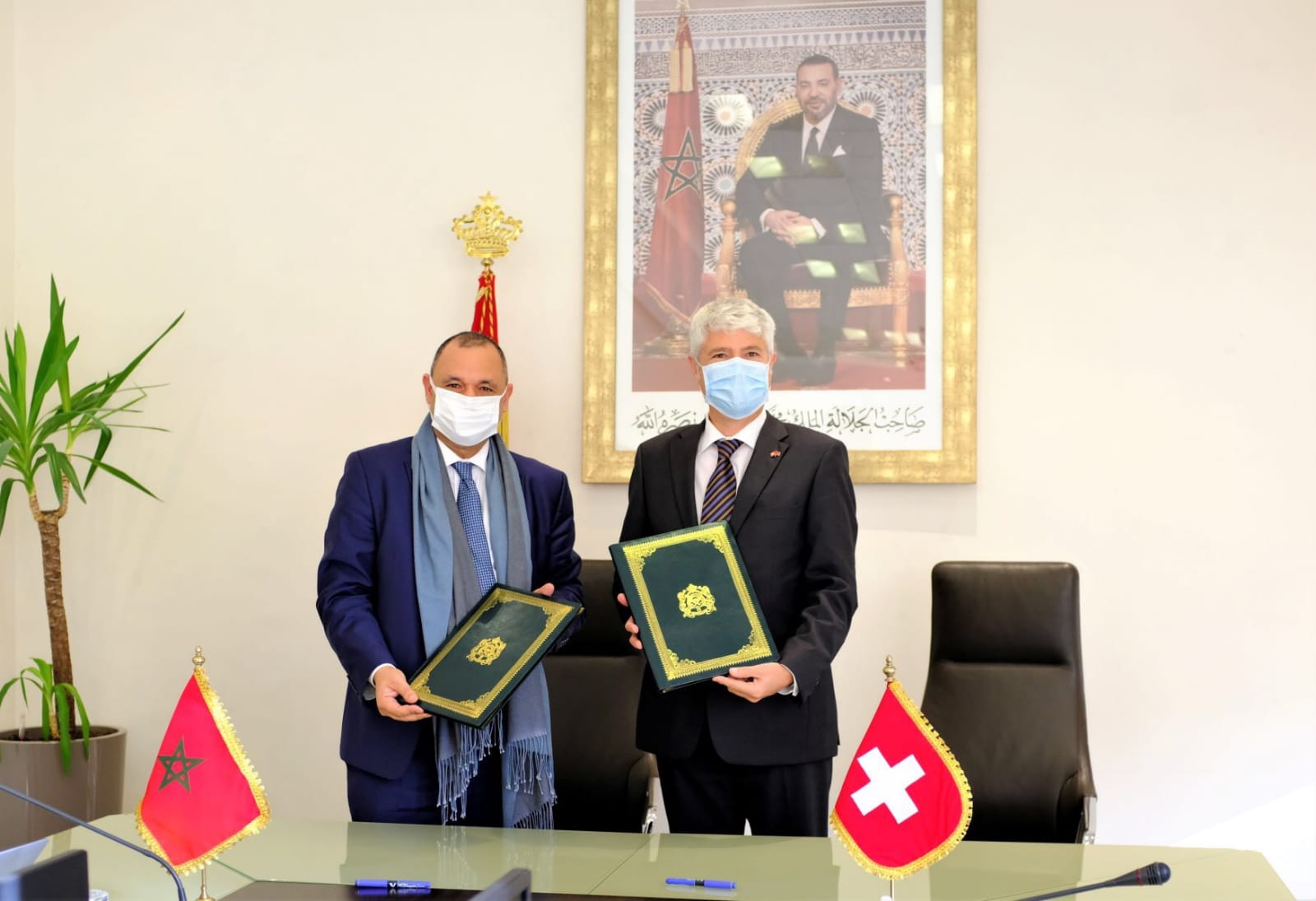 4A15FCC8-DF10-408F-9054-00CD910F9D37