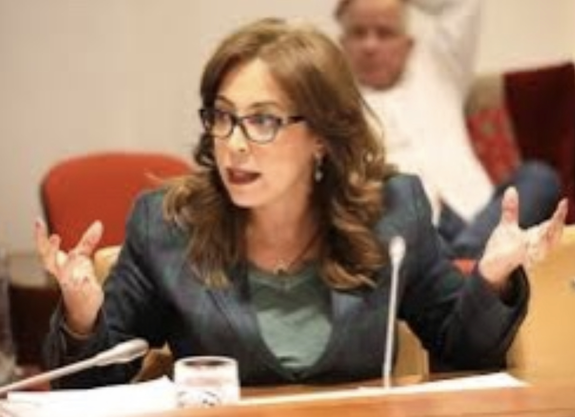 3F7703E5-8183-4E0E-AF9F-904F83DF0B66