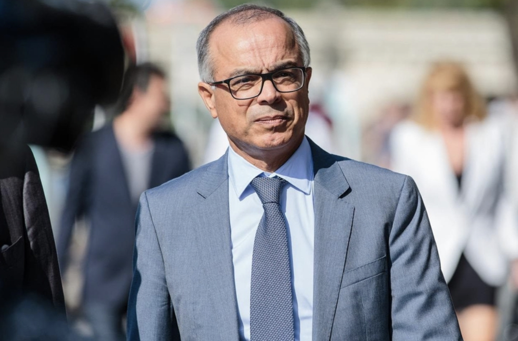 1B91D824-3130-4B79-8EED-6D54524E0B18